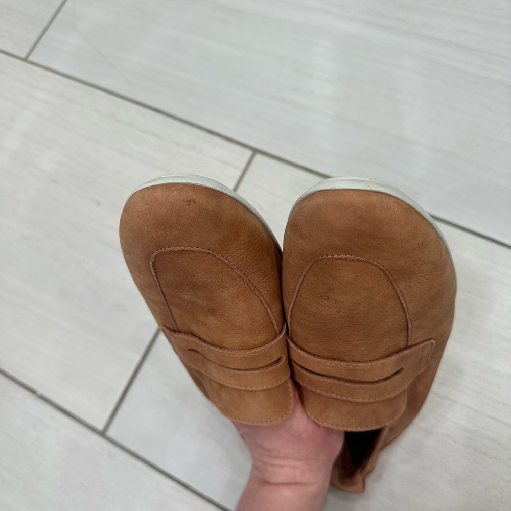 Arche Women’s Tan Loafers - Picture 8 of 11